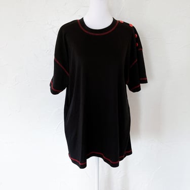 90s Two Toned Black and Red T-Shirt with Red Stitching and Buttons | Extra Large/1X 