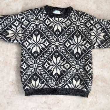 Vintage United COLORS Of BENETTON Italy, Shetland Wool, Black & White SNOWFLAKE Holiday Sweater, Chunky Pullover Knit Top Shirt 1980's 