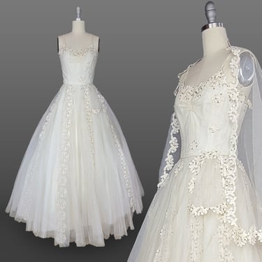 1950s Wedding Gown / 1950s Wedding Dress with Rhinestones and Lace Trim with Matching Shawl or Veil / Tulle Wedding Dress / Size Small 