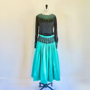 1980's Green and Black Charmeuse Silk Evening Long Dress Beaded Sequin Trim Long Sleeves Formal Saks Fifth Avenue Size Medium 