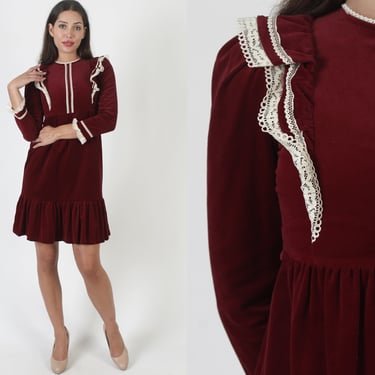 Holiday Party Red Burgundy Velvet Mini Dress, Christmas Style Tiered 70s Outfit, Vintage 70s Lace Trim Boho Party Frock 