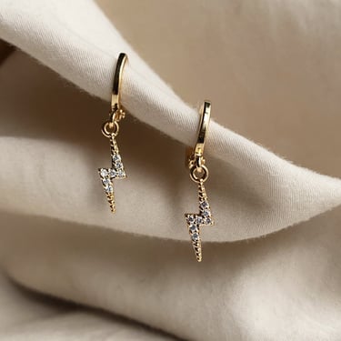 huggie lightning bolt earrings | dainty gold hoops | silver hoops | dainty earrings | minimalist earrings | untarnish 
