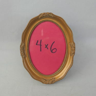 Vintage Oval Picture Frame - Gold Tone Molded Plastic - Holds a 4