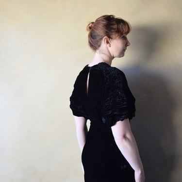 1930s black velvet gown . vintage 30s dress . size s to m 