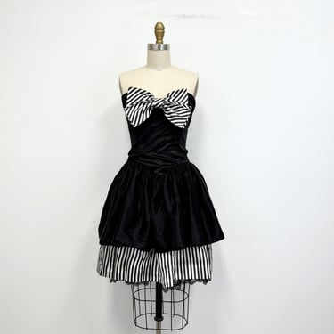 black gunne sax dress Sun Kissed 1970's Vintage Black Calico and Velveteen Side Tie Gunne Sa –  Strange Vintage main image 1