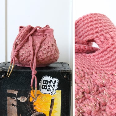 vintage 1940s crochet purse • pink & gold drawstring top yarn handbag with metal tassels 