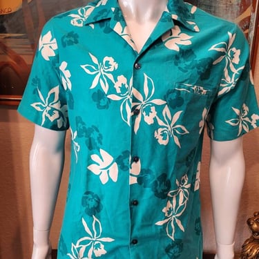 Vintage men's Hawaiian shirt by Royal Palm 
