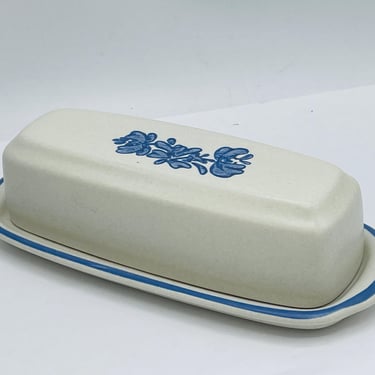 Vintage  Pfaltzgraff Yorktowne Pattern  Butter Dish with Lid - Blue 