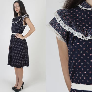 70s Navy Calico Floral Print Dress / Porch Style Flutter Sleeves / Simple Country Garden Frock / Vintage White Eyelet Mini 