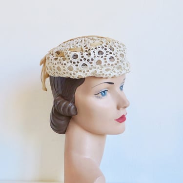 Vintage 1950's Ivory Cream Lace Beret Style Hat Silk Ties and Bow Bridal Wedding Retro Rockabilly Modern Miss 