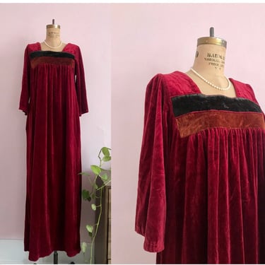 1970's Size L/XL Burgundy Velour Lounging Dress 