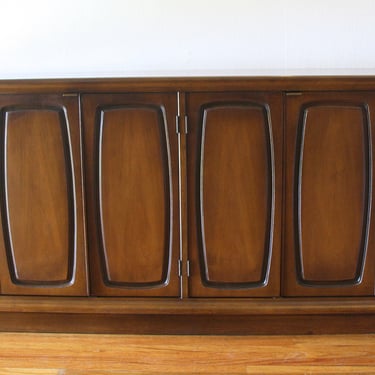 Mid Century Modern Broyhill Emphasis Credenza