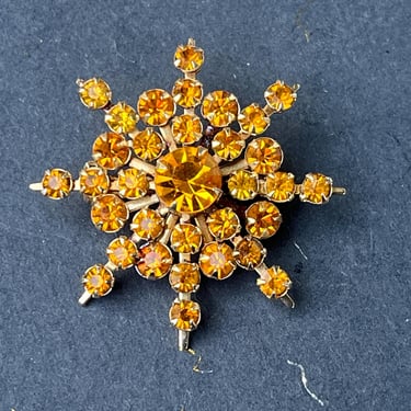 golden starburst brooch 1950s gold jeweled glittery flower pin vintage jewelry 