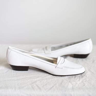 80s Salvatore Ferragamo White Loafers - 8.5 Narrow 