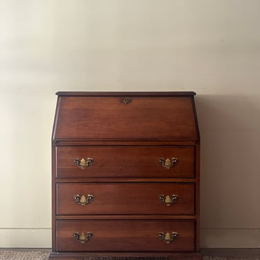 Secretary dresser