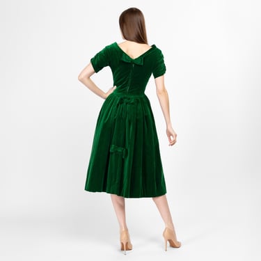 60s emerald green velvet fit and flare dress | Cackling Caps - San Diego,  CA | ATTIC