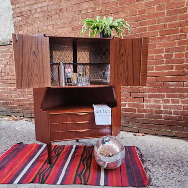 Danish Teak Corner Bar Cabinet ST 22152