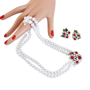 1940s Milk Glass Daisy Demi Parure Earring & Necklace Set - 40s Daisy Earrings - 40s Necklace - 40s Flower Earrings - 40s Screwback Earrings 