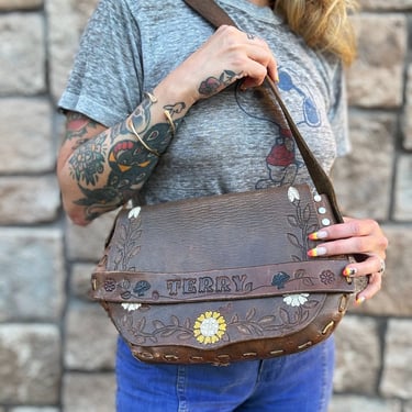 Vintage 70s tooled leather purse