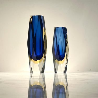 Pair of Sommerso fascetted vases by Alessandro Mandruzzato in cobalt, yellow and clear glass 