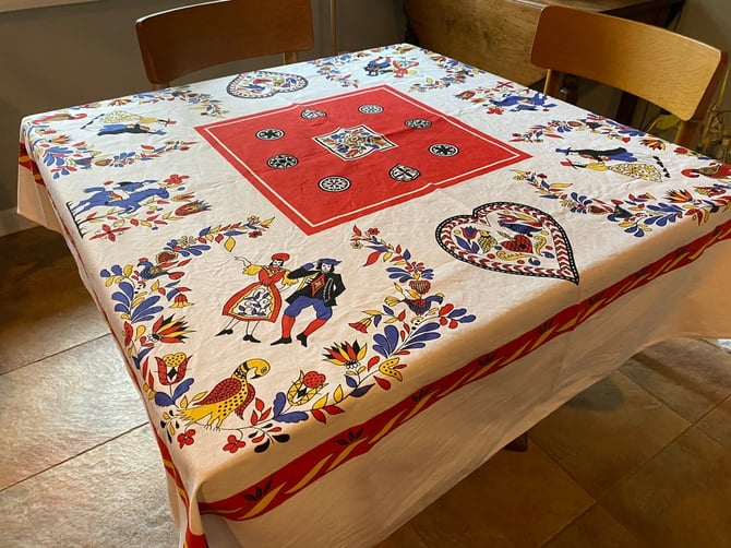 PARISIAN PRINTS Tablecloth CERAMICS Pennsylvania Couple Rooster Hearts outlet Fruit Basket 66 1/2