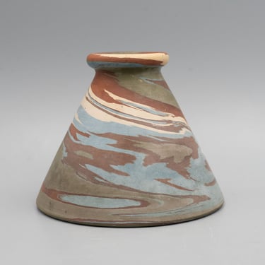 Niloak Mission Swirl Pyramid Shaped Violet Vase 2nd Art Mark, Eagle Pottery Company | Vintage Arkansas Ceramics 