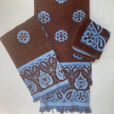 Mid Century Modern Towel Set, Brown And Blue Paisley Sculpted Bath Towel, Hand Towel And Wash Cloth 
