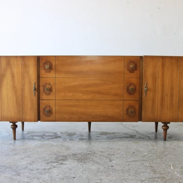 Unique Mid-Century Modern American of Martinsville Credenza/Dresser 