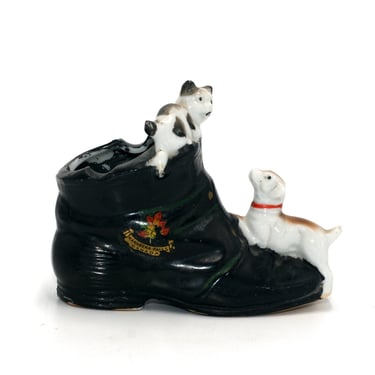 vintage shoe ashtray with cat and dog souvenir from Kakabeka Falls Canada 