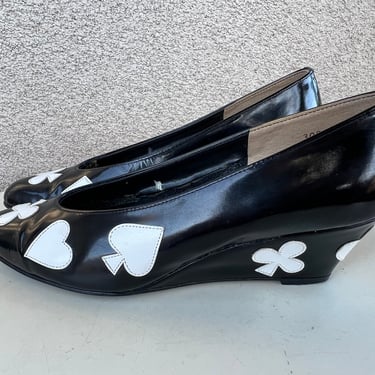 Vintage kitsch heart diamond club spade characters design wedge shoes black white patented leather sz 6.5B by Norman Kaplan 