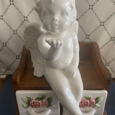 Vintage Sitting Ceramic White Shelf Guardian Angel Cherub Blowing Kiss Bookcase 
