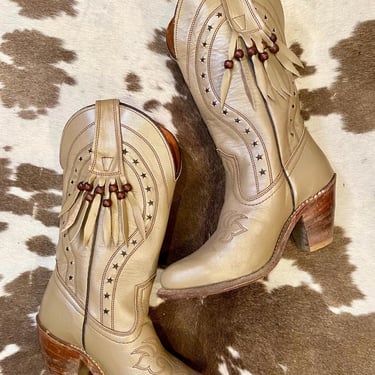 Vintage Miss Capezio Beige Metallic Leather Cowgirl Boots with Fringe Women’s size 7.5 M 