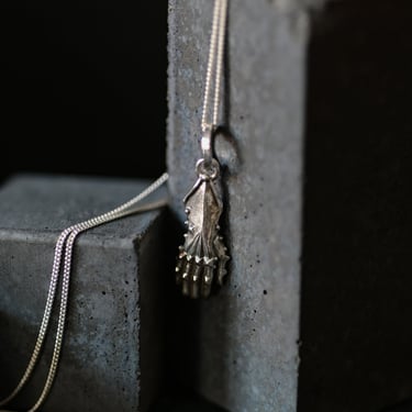 Sterling Silver Gauntlet Pendant Necklace
