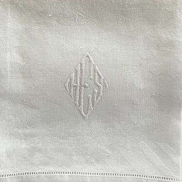 Guest towels 2 damask monogram hEs 