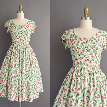 1950s vintage dress | Vicky Vaughn Red & Green Floral Print Scallop Trim Linen Full Skirt Summer Dress | XS Small 