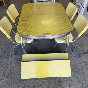 Vintage Yellow Formica Table Set with 4 chairs 47.5" x 35.75" x 30.25"