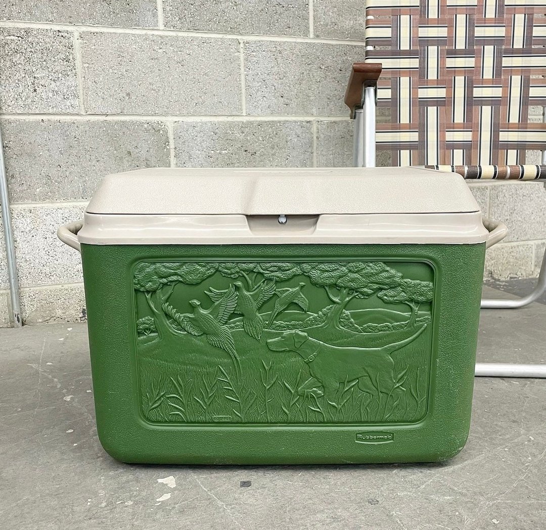 Vintage 90s Rubbermaid Container. 