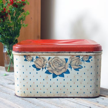 Vintage tin bread box with roses /  metal pantry box / tin kitchen storage container / retro kitchen decor / farmhouse decor 