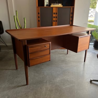 Lovig desk