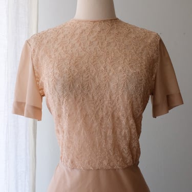 Sweet 1950's Pale Beige Embroidered Blouse / Sz M