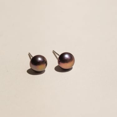 EK78 BLACK RAINBOW PEARL STUDS