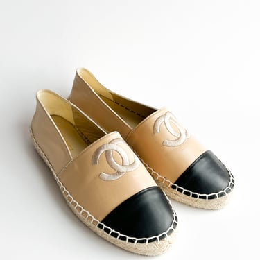 NWOT Chanel Leather Espadrille Flat with interlocking Cs