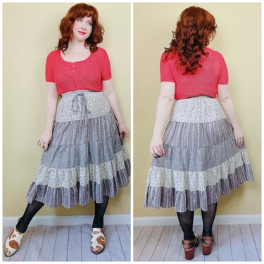 1970s Vintage Cotton Grey Peasant Skirt / 70s Floral Calico Tiered Prairie Skirt / Small - Medium 