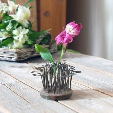 Vintage metal flower frog / Blue Ribbon hairpin flower holder / metal flower arranger / farmhouse garden / photo arrangement holder 