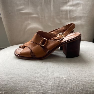 Vintage 70s Sandals / LEATHER + STACKED WOOD Heel / Open Toe Slingback / Gold Ring Hardware 