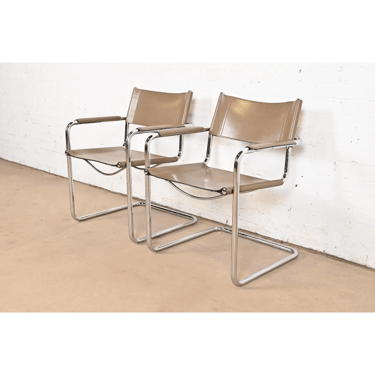 Matteo Grassi Mid-Century Modern Bauhaus Italian Leather and Chrome Tubular Cantilever Lounge Chairs or Dining Armchairs, Pair