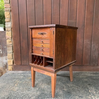 Quarter Sawn Oak Cabinet End Table Mail Pigeon Hole Chest Vintage Office Post Factory Furniture Industrial Mercantile 