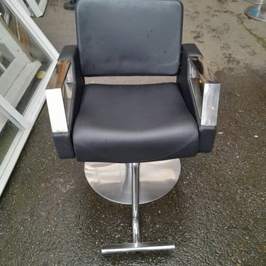 Adjustable Salon Chair 25.25 x 24.5 x 32.25