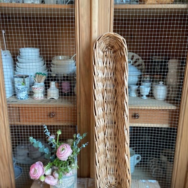 Beautiful vintage French baguette basket 