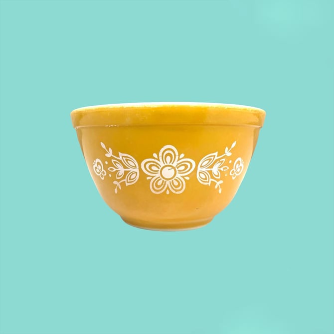 Vintage Pyrex Bowl Retro 1970s Butterfly Gold + 401 + 1.5 Quart + Yellow and White + Ceramic + Mixing or Nesting + Kitchen Storage + Decor 